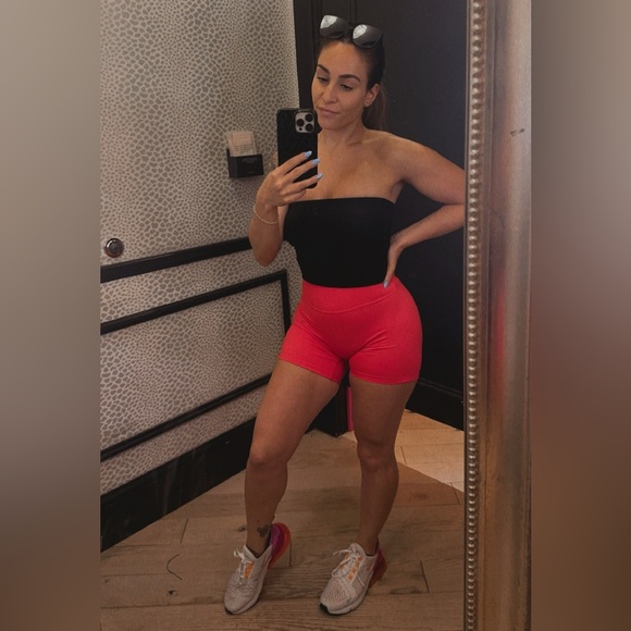 Meet your Posher, Kimberly - Picture 1 of 1